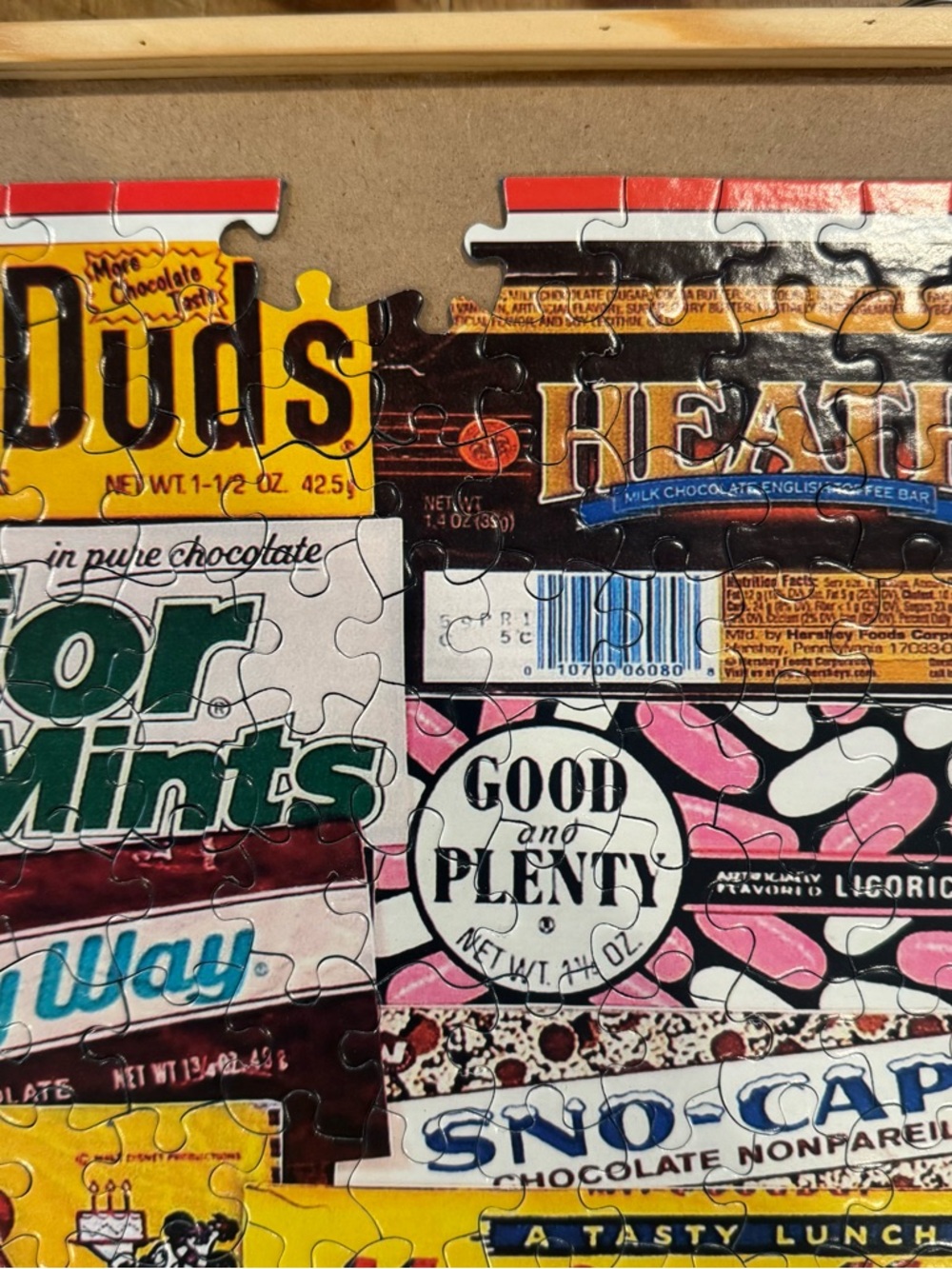 White Mountain Candy Wrappers 1000-Piece Puzzle - 2 Missing Pieces - Picture 5 of 7